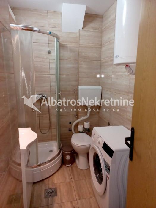Centar,renoviran,nov nameštaj