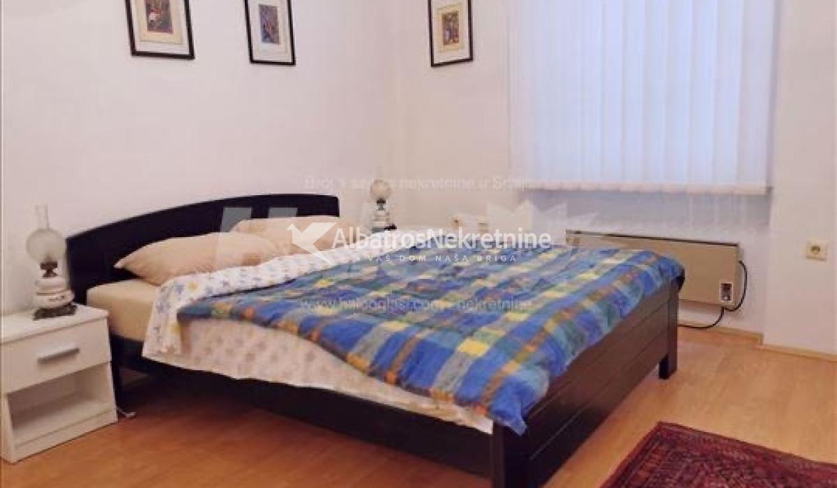 Namešten trosoban stan, Vračar kod Hrama