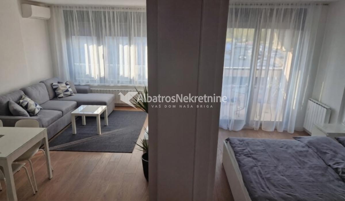 The One (Airport City) nov, garaža