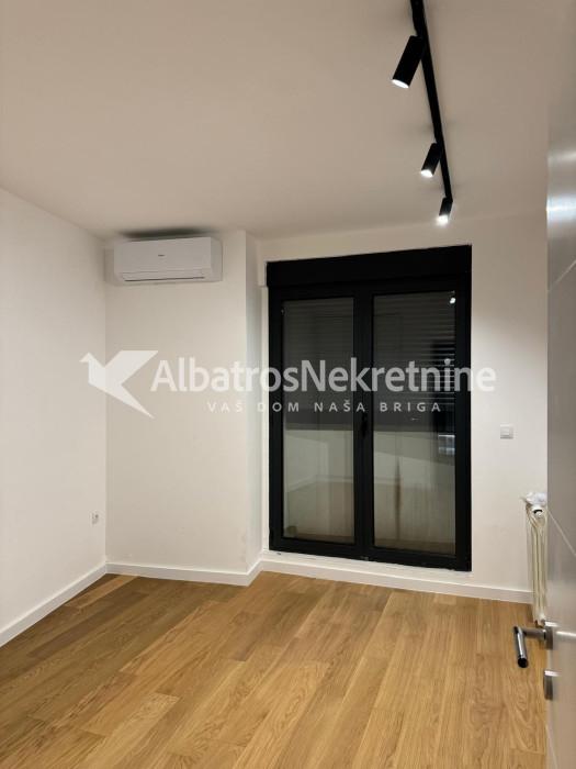 Vukov spomenik-Penthouse 75m2 sa 1 garažnim mestom