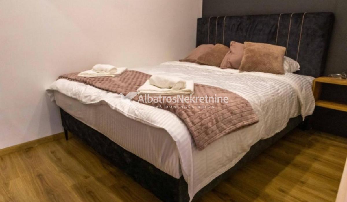 Autokomanda, jednosoban,30m2 + 25m2 terasa+parking