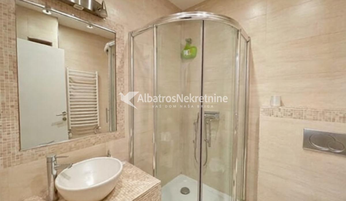 Dvosoban stan 62m2 -50m od Hrama-rezije 100eur