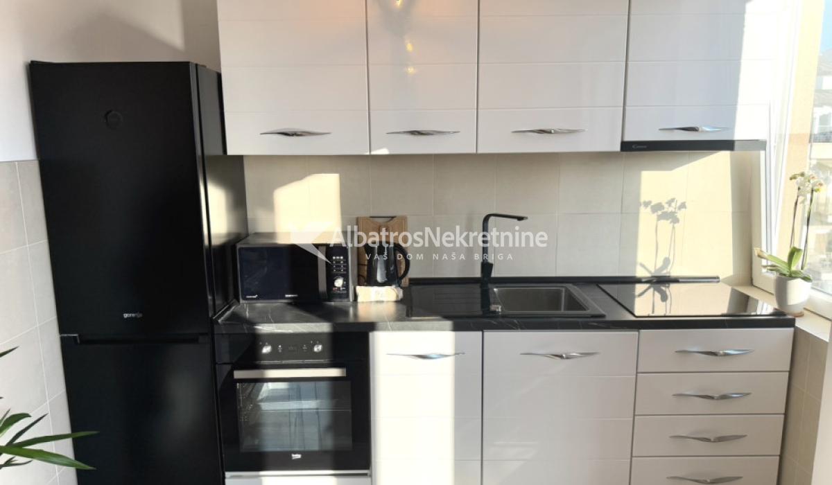 Lux stan sa balkonom, Okruzen zelenilom