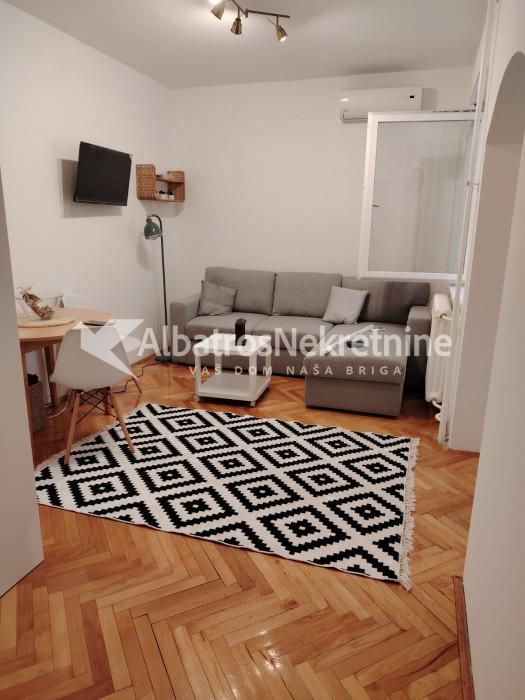 CENTAR, Bircaninova upravo renoviran stan