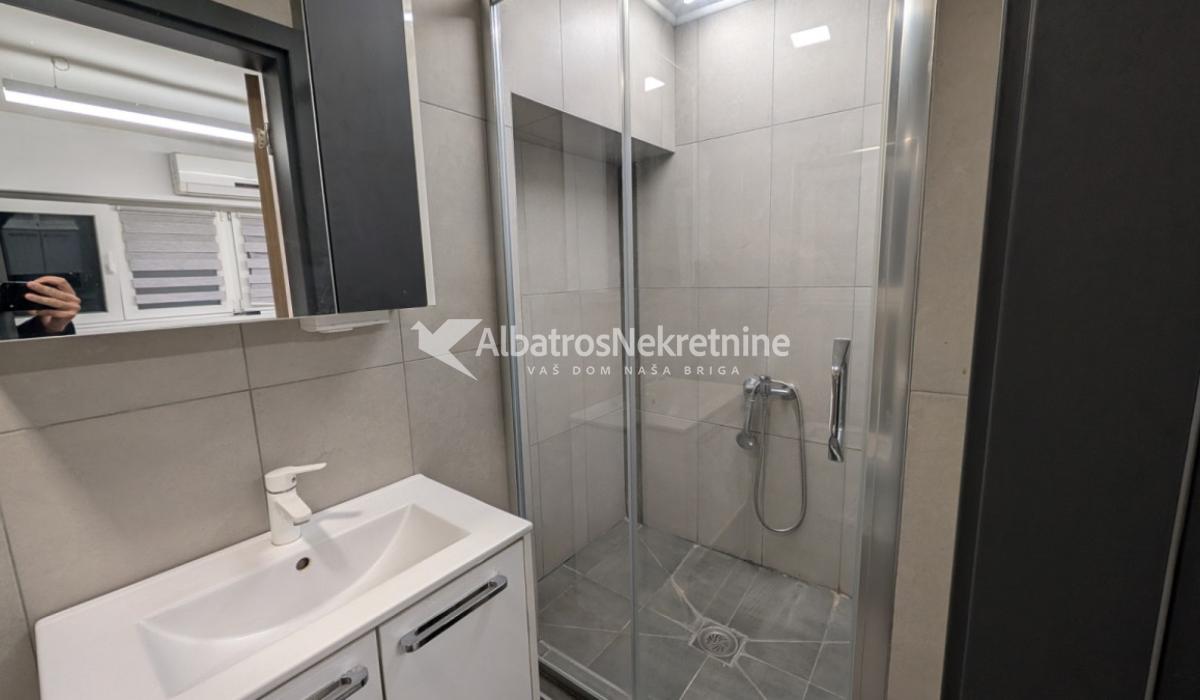 Izdaje se 78m2 visoko prizemlje, zaseban ulaz