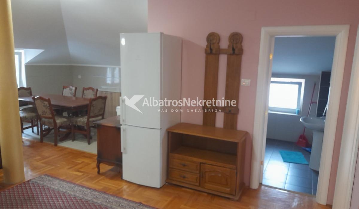 Cvetkova pijaca,Vojvode Dovezenskog 105 m2