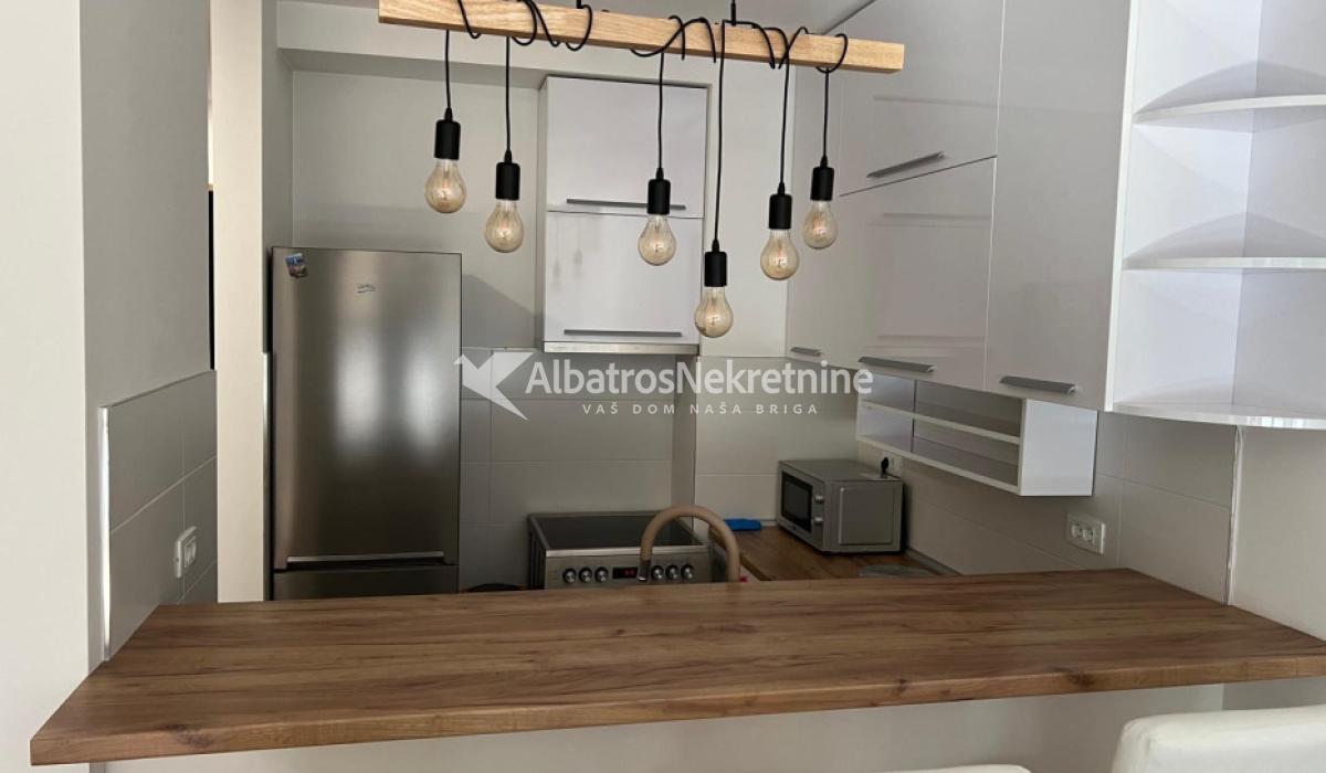 EX ING 65 2.0 - potpuno namešten + garaža