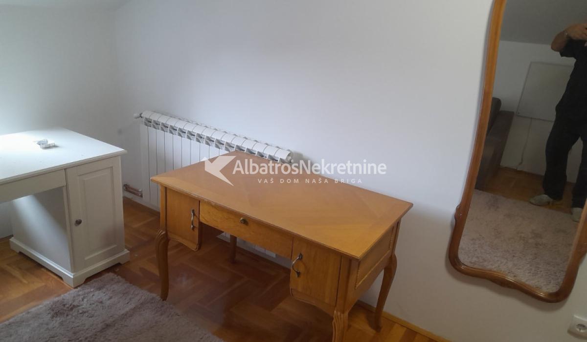 Cvetkova pijaca,Vojvode Dovezenskog 105 m2