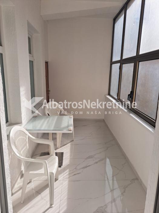 Vračar.Renoviran salonac.Poslovni prostor,skupština