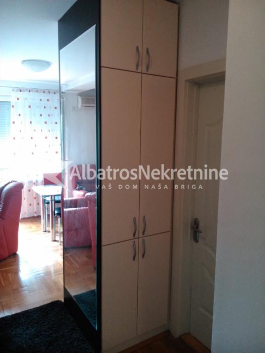 Stan sa Garažom u Jove Ilića u blizini Fon i Fpn