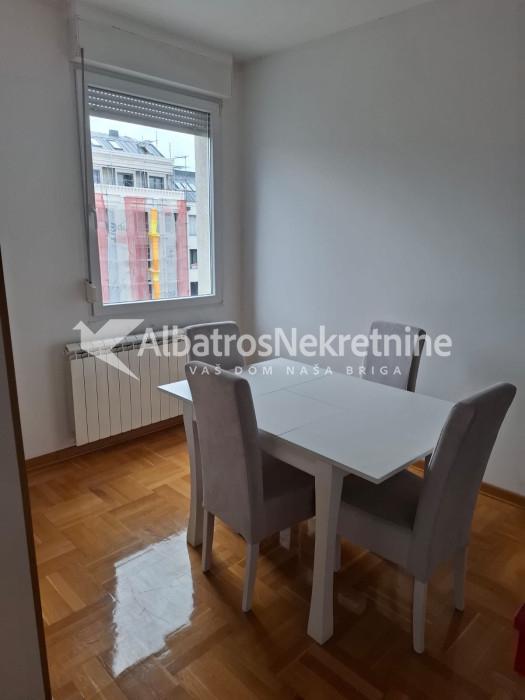 2 soban stan, Zira, Vuk, Centar, parking mesto