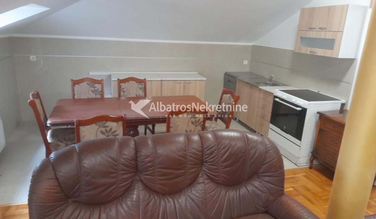 Cvetkova pijaca,Vojvode Dovezenskog 105 m2