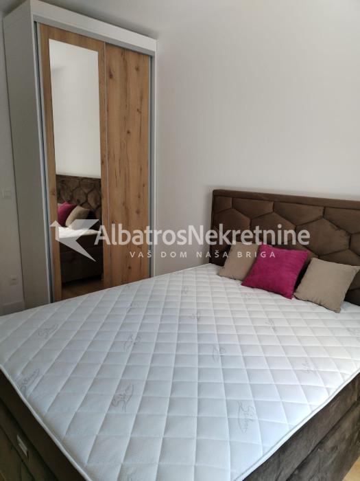 Novi Beograd, Blok 65, 2.0 soban Newport, namešten