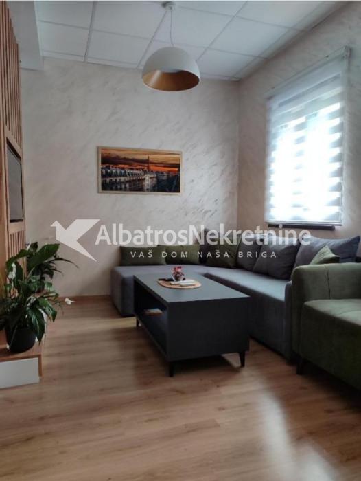 Autokomanda, jednosoban,30m2 + 25m2 terasa+parking