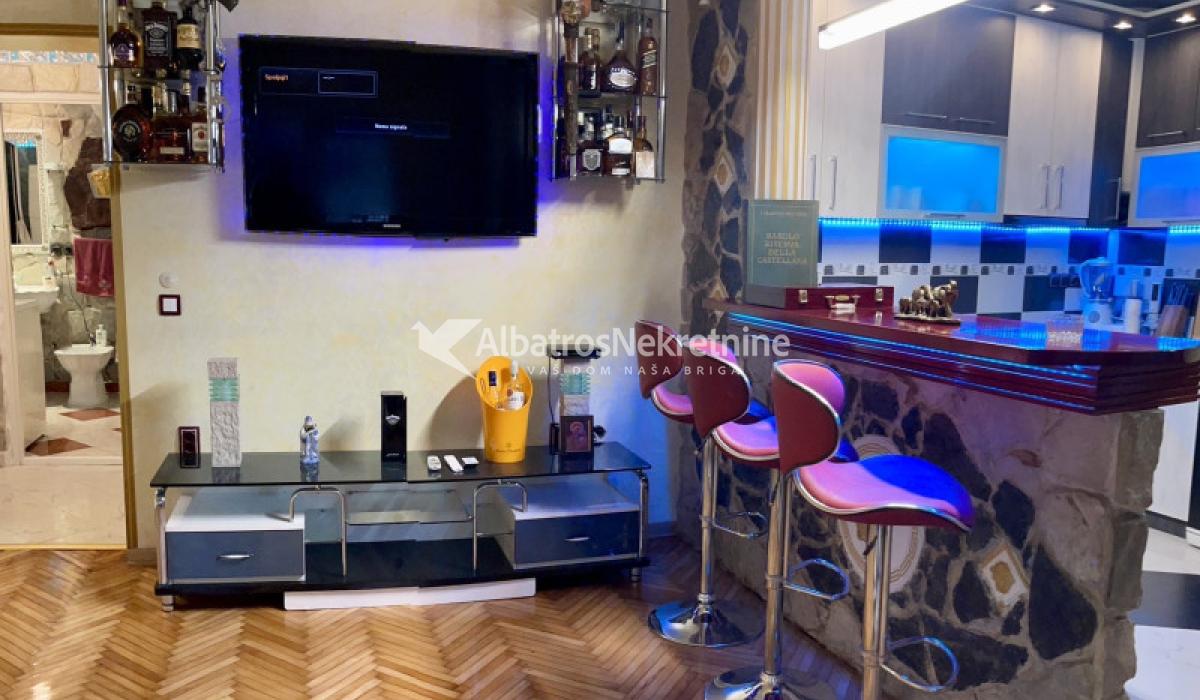 Stan Lux versaci stil 57m2 Karaburma