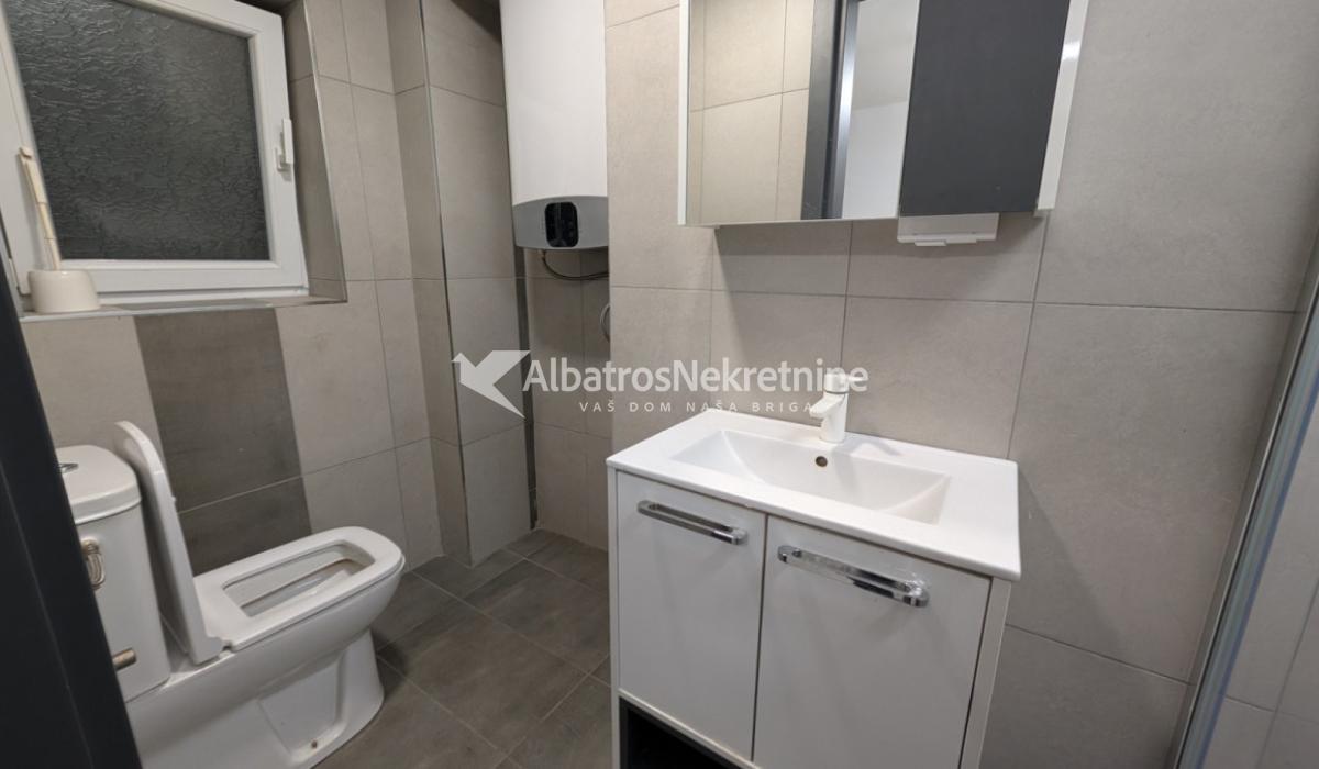 Izdaje se 78m2 visoko prizemlje, zaseban ulaz