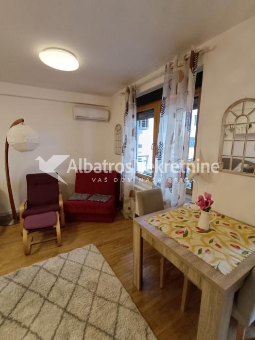Izdaje se dvosoban stan 51m2 Zelena Avenija Zemun