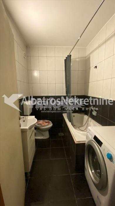 Dvosoban stan Vukov spomenik