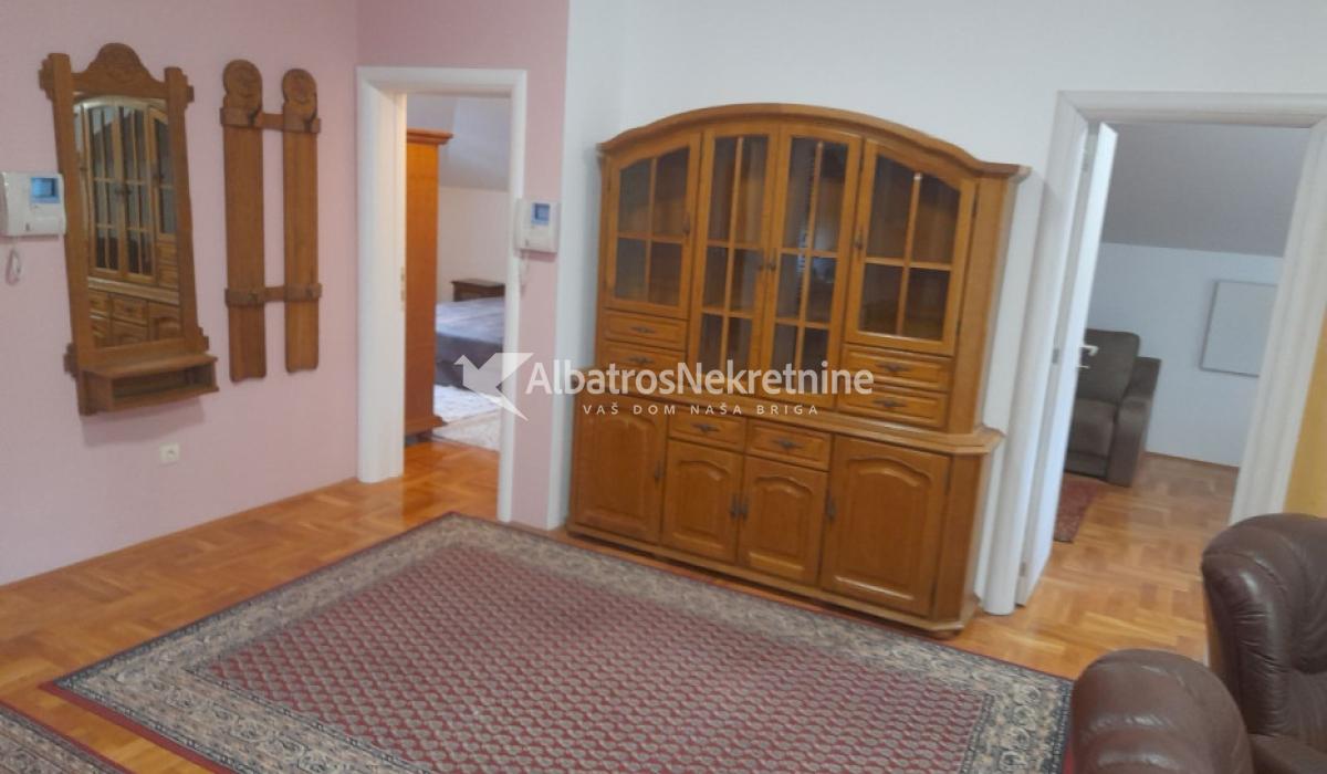 Cvetkova pijaca,Vojvode Dovezenskog 105 m2