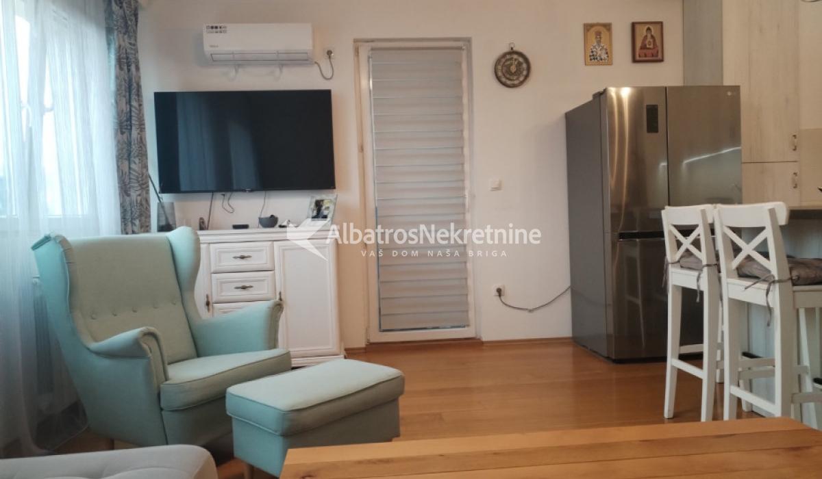 Dvosoban stan 50m2, Karaburma