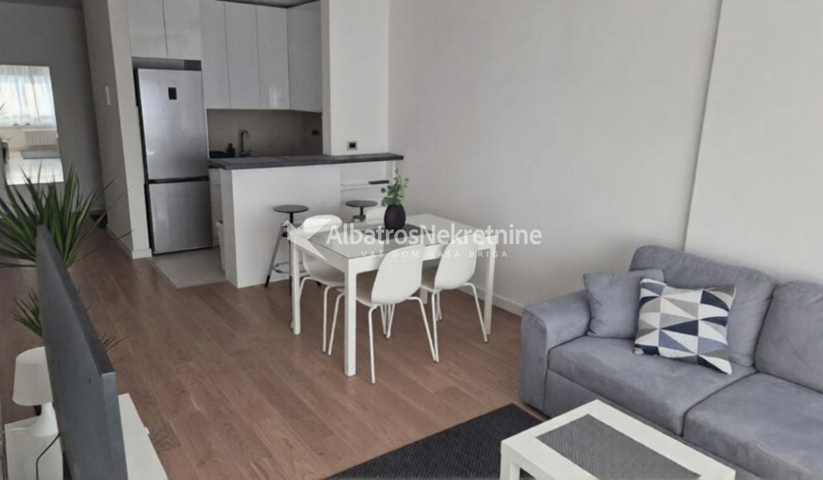 The One (Airport City) nov, garaža