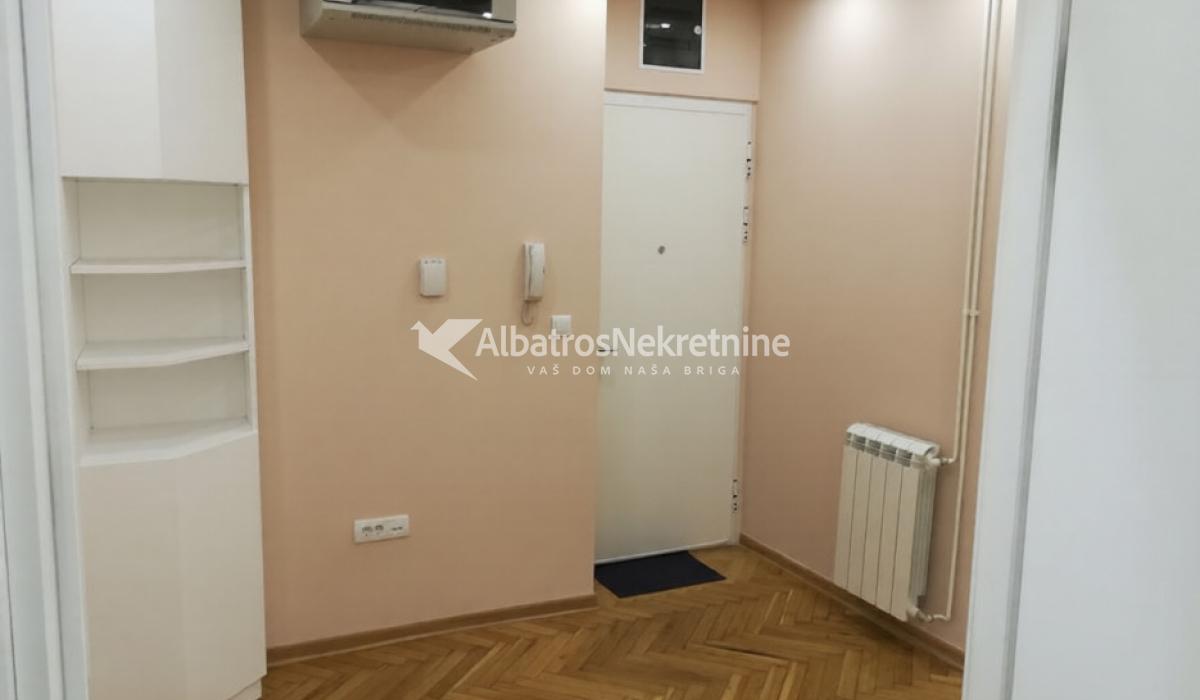 Lux trosoban stan/poslovni prostor 60m2, Cetinjska