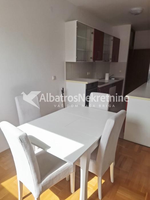 2 soban stan, Zira, Vuk, Centar, parking mesto