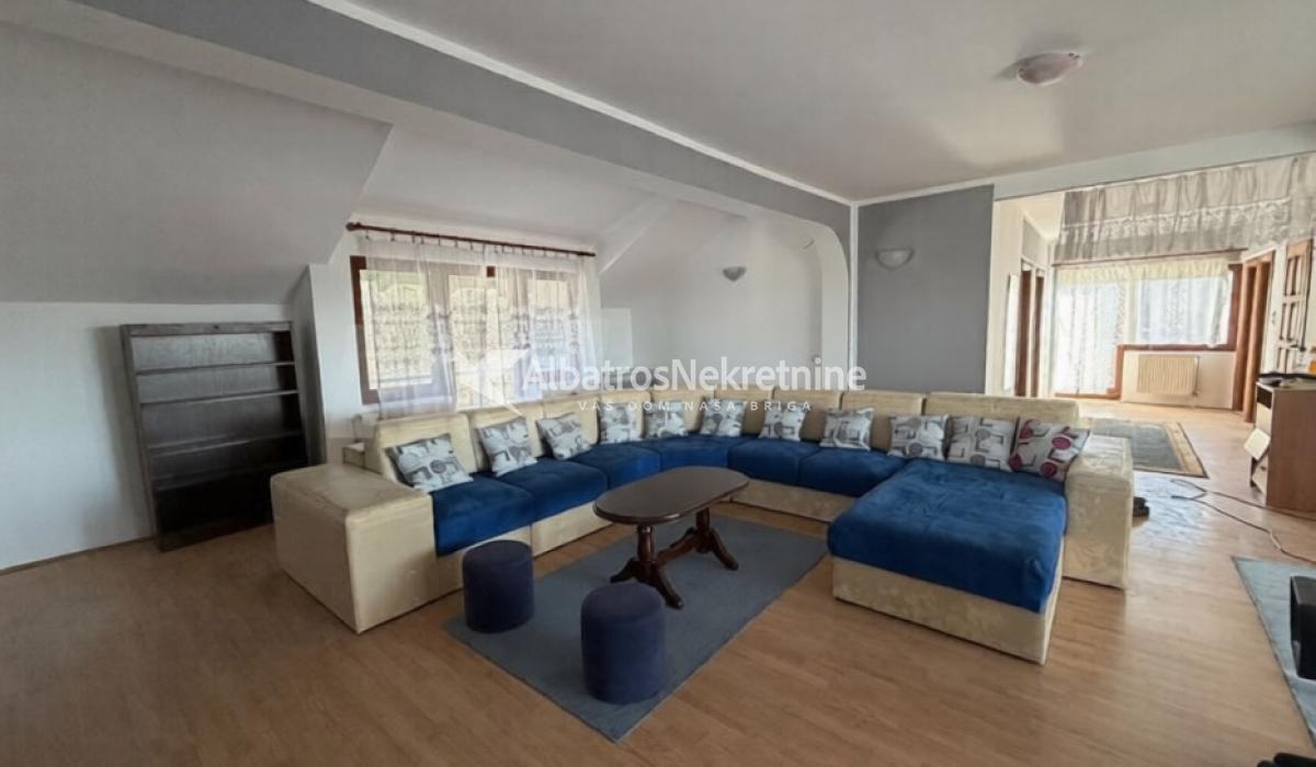 trosoban stan u Visnjici