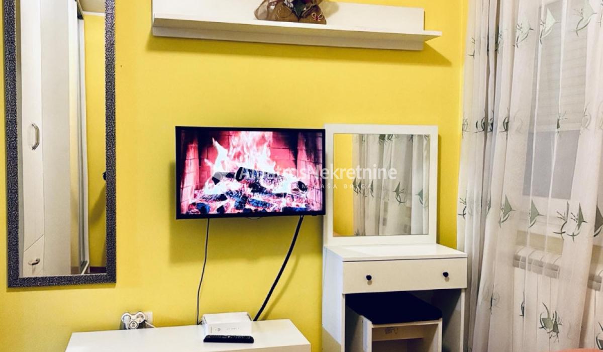 Moderan trosoban stan-