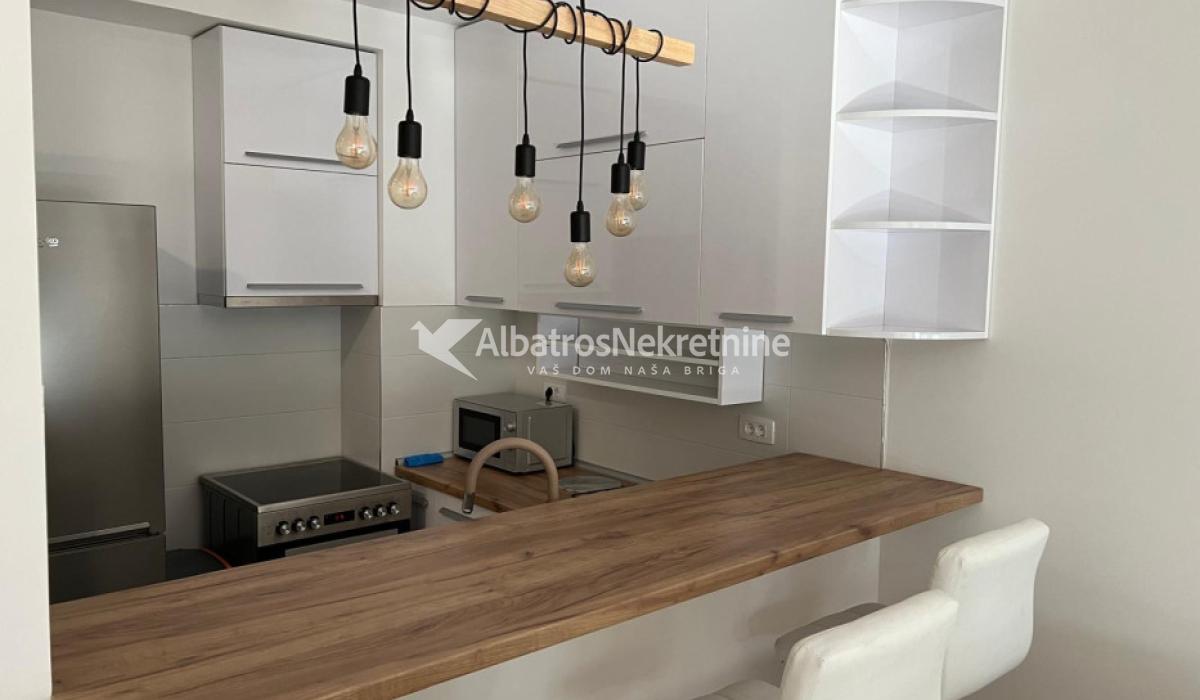EX ING 65 2.0 - potpuno namešten + garaža