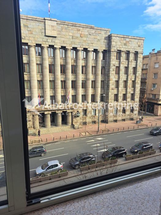 Vračar.Renoviran salonac.Poslovni prostor,skupština