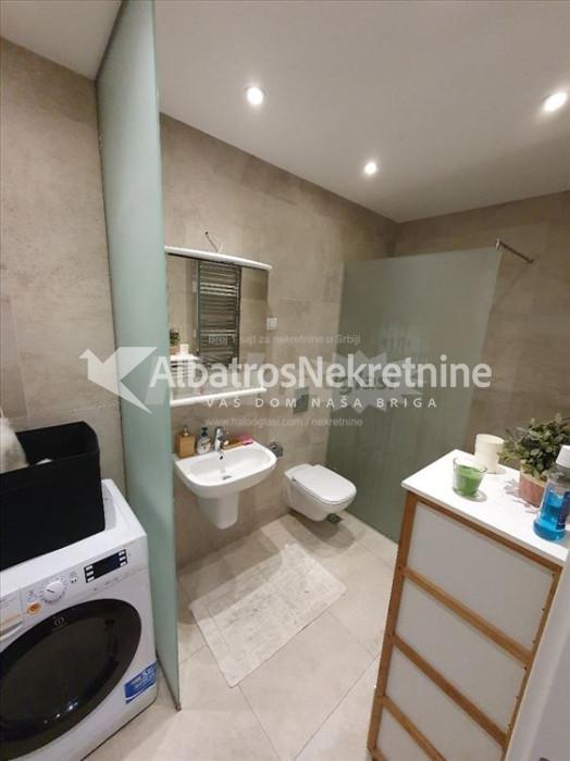 Lux, Kompleks West 65