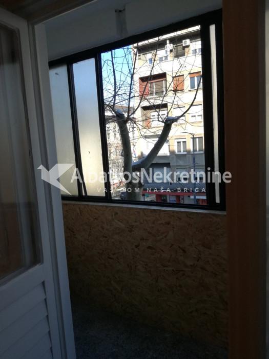 Centar,renoviran,nov nameštaj