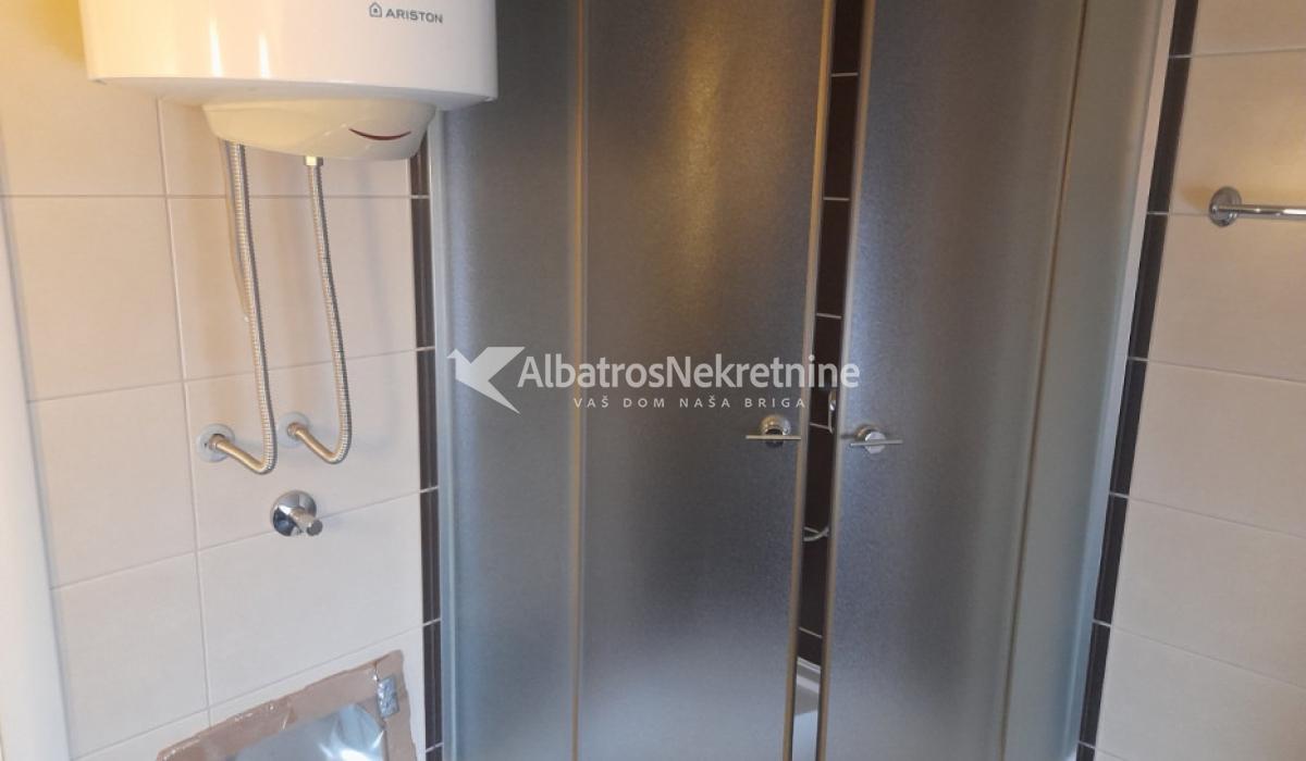 Cvetkova pijaca,Vojvode Dovezenskog 105 m2