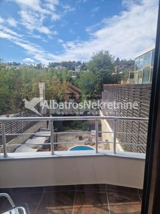 Ekskluzivni Duplex sa bazenom-Dedinje, 180m2