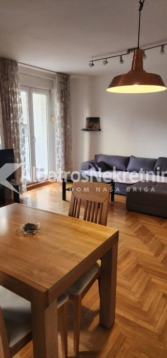 Dvosoban stan 62m2 -50m od Hrama-rezije 100eur