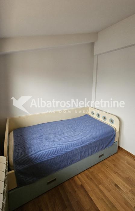 LUX, stan na Zvezdari