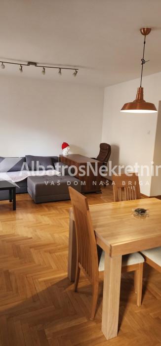 Dvosoban stan 62m2 -50m od Hrama-rezije 100eur