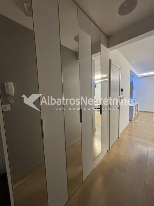 Blok 22, Sava centar, luksuzan, garaza, sve novo