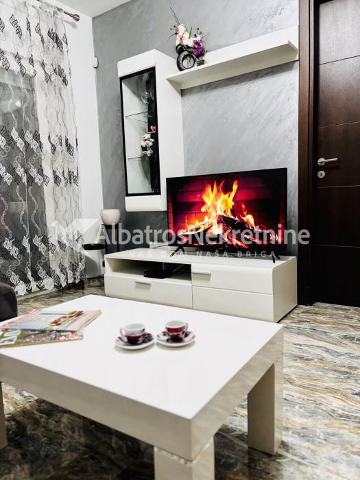 Moderan trosoban stan-