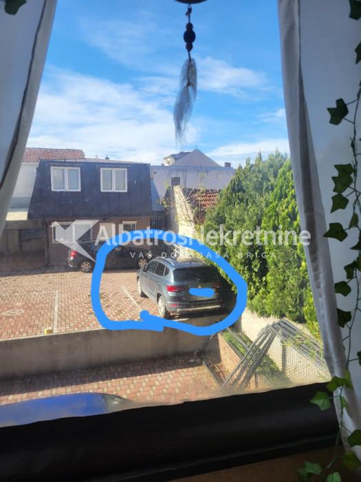 Trosoban stan 83m² u Živka Davidovića