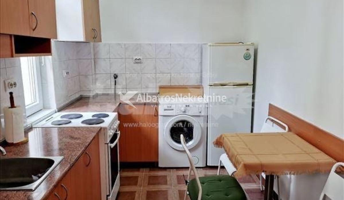 Namešten trosoban stan, Vračar kod Hrama
