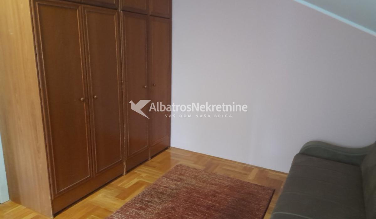 Cvetkova pijaca,Vojvode Dovezenskog 105 m2