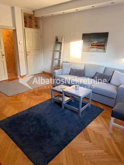Renoviran i kompletno namešten stan u Dalmatinskoj