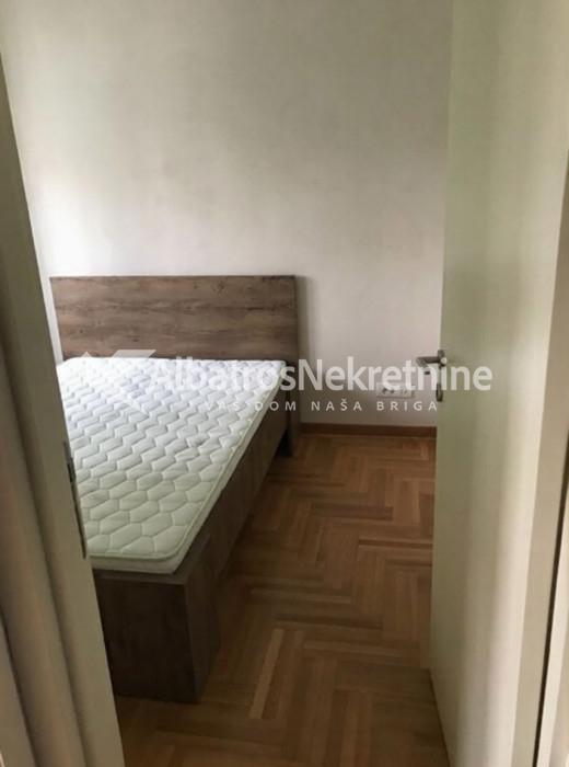 Dedinje, Nova, nameštena, Šolina