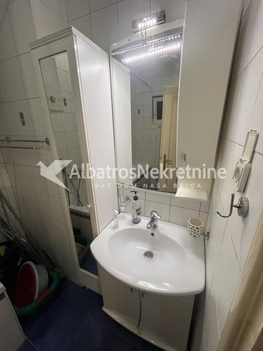 Đeram, osunčnan salonac, terasa, dvorište, 1.sprat