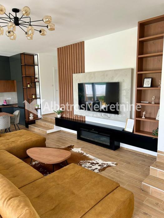 Kuca sa bazenom 147kv, plac 17,5ari, bez ulaganja.