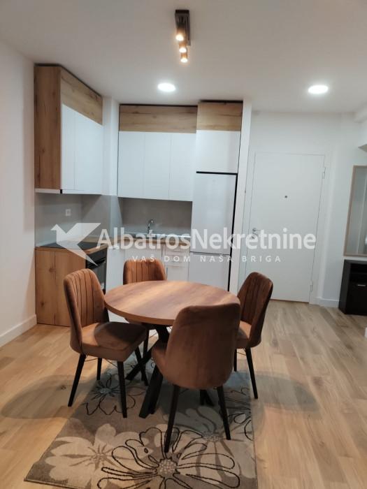 Novi Beograd, Blok 65, 2.0 soban Newport, namešten