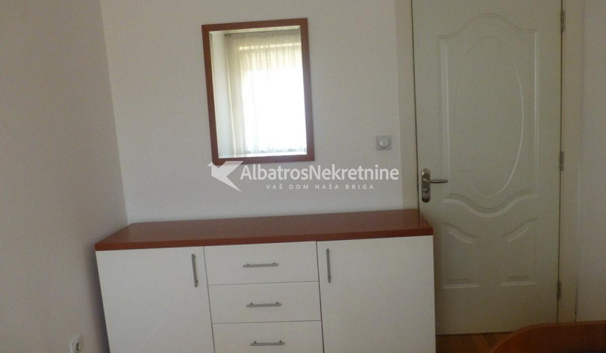 Stan sa Garažom u Jove Ilića u blizini Fon i Fpn