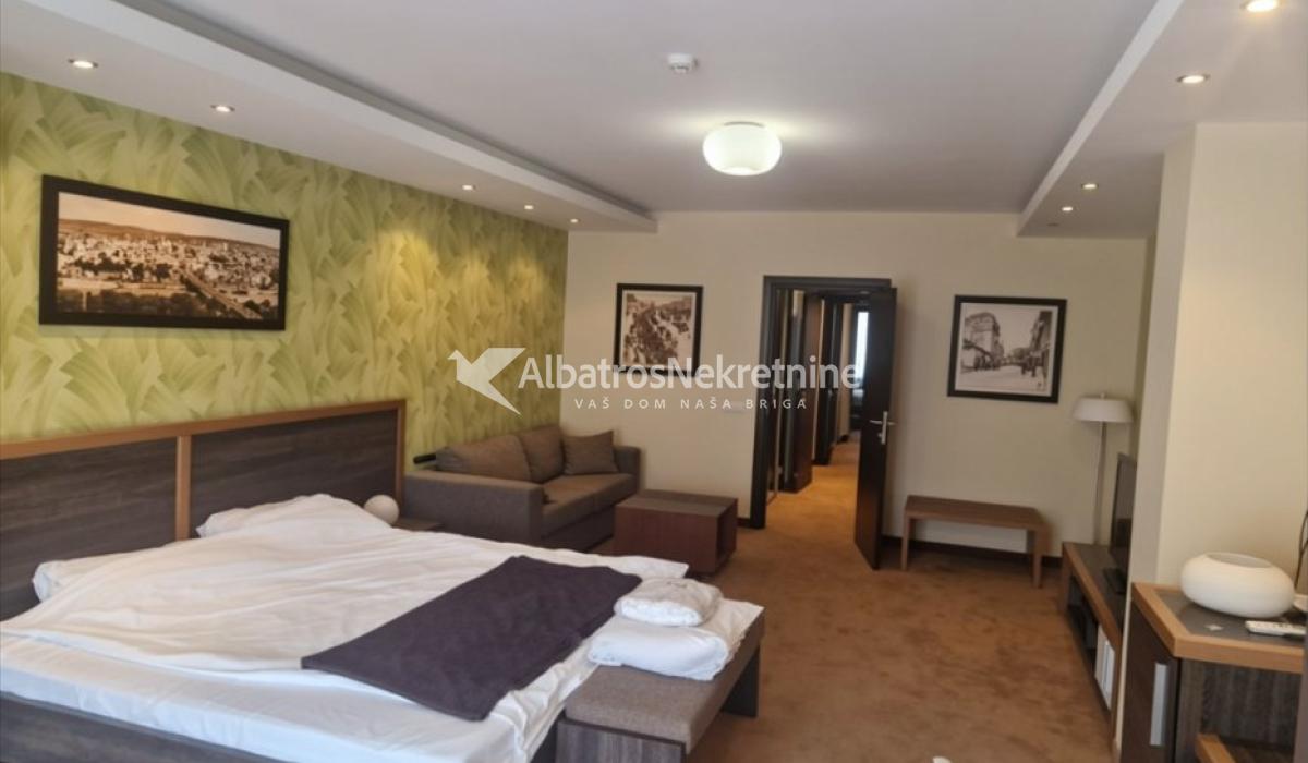 Ekskluzivni Duplex sa bazenom-Dedinje, 160m2